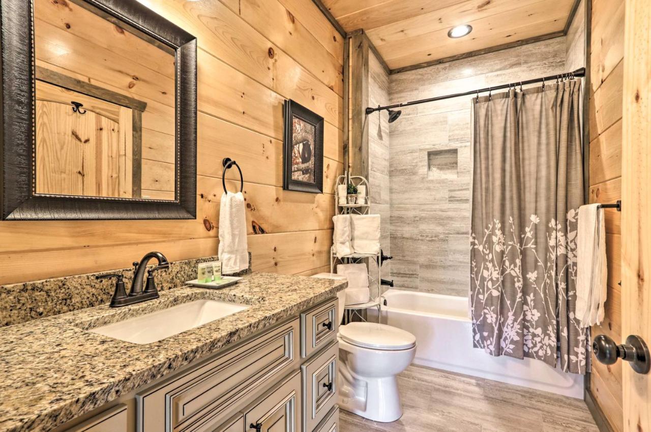 Modern Cabin With Hot Tub And Game Room In Gatlinburg! Zewnętrze zdjęcie