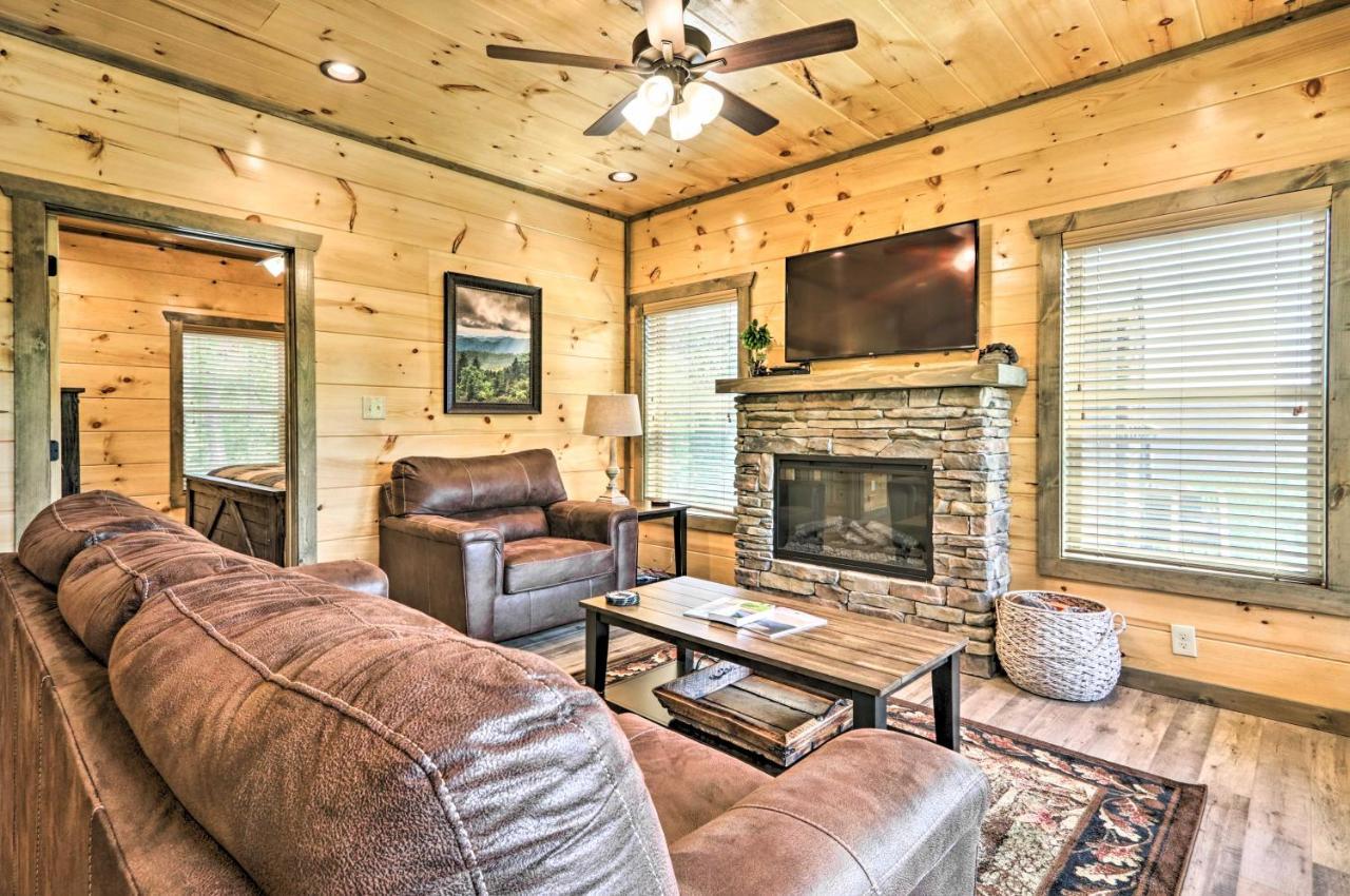 Modern Cabin With Hot Tub And Game Room In Gatlinburg! Zewnętrze zdjęcie