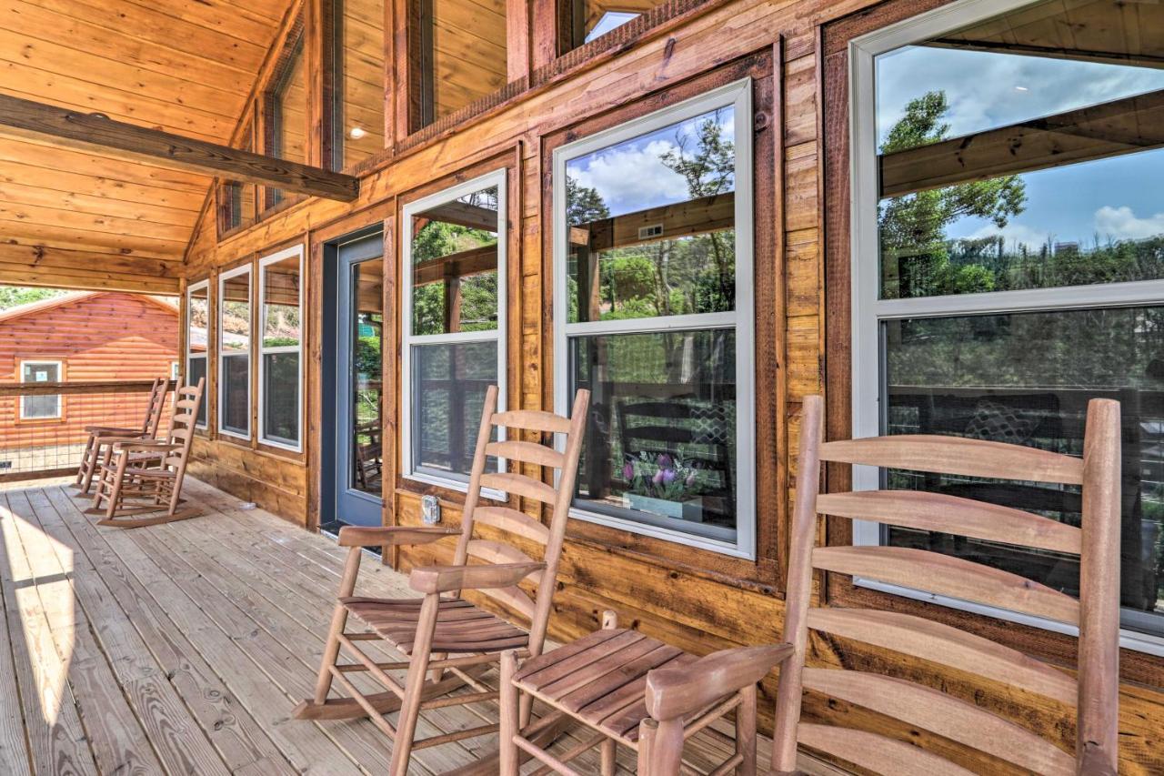 Modern Cabin With Hot Tub And Game Room In Gatlinburg! Zewnętrze zdjęcie
